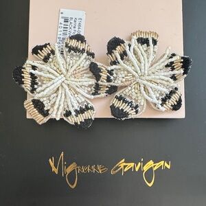 NWT Mignonne Gavigan Karina Flower Beaded Earrings
